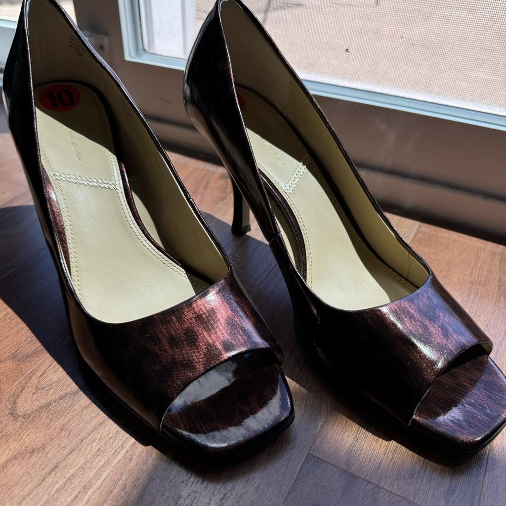 Tahari RIDDLE open toe heel shoe sandal animal type 10M GORGEOUS